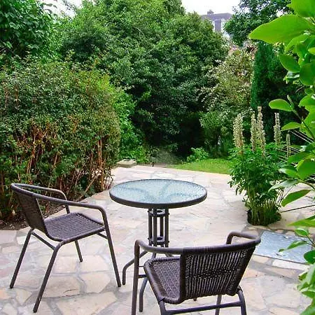 Garden Oasis *